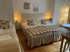 Ewa & Maude Hotel