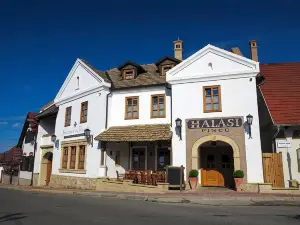 Halasi Pince Panzió