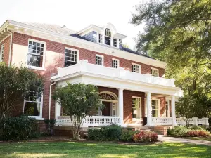 Huffman Manor Inn