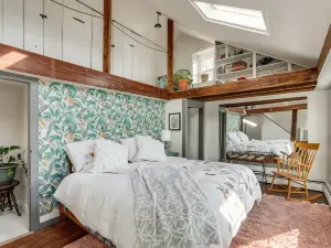 Lambertville Retreat - Walk to Shopping and Dining!