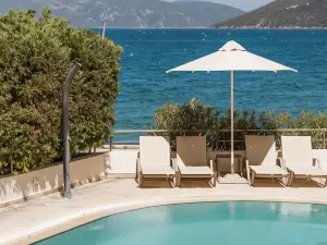 Meliti Waterfront Suites