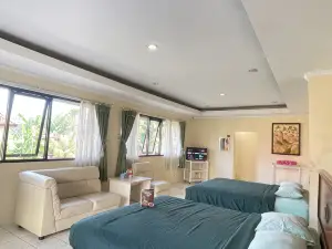 Cemara Tujuh Homestay & Resto