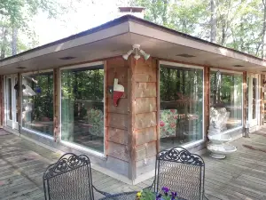Beautiful sunsets, Romantic, Secluded, Fish from the deck. Lots of wildlife.