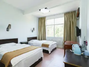 Xingyi Longquan Business Hotel