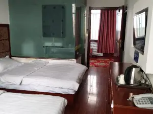 Delingha Lingjiu Qiqi Youth Inn