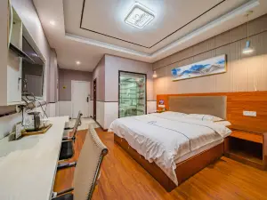 Fengxin Tiantian Holiday Hotel