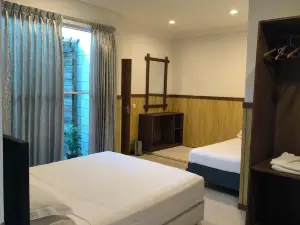 Ras Rana Lodge