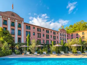 Les Pyrénées - le Grand Hôtel & le Château