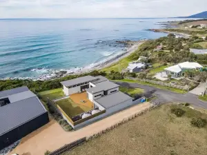 Ava - Luxe Oceanfront Beach House