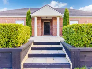 Sweet Magnolia 1 or 2 Br Suite St Kilda Cambridge with Complimentary Continental Breakfast