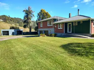 Hill Top View Farm Stay
