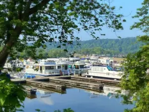 Driftwood Cozy Houseboat on the Water for 2