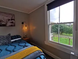 Crown Ridge Miners Cottage