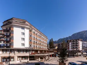 Hotel Alaska Cortina