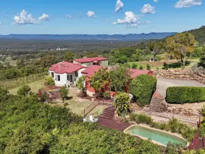 Bimbadeen Estate Villa 1