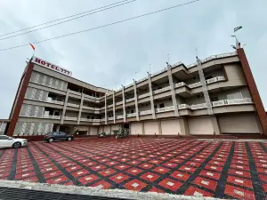 Hotel 777