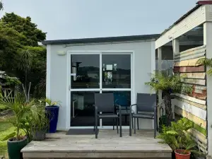 Raglan Seaview Cabin