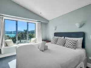 Waterfront 2-Bedroom Harbour View Apartment