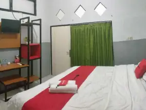 RedDoorz Plus Near Alun Alun Sumenep