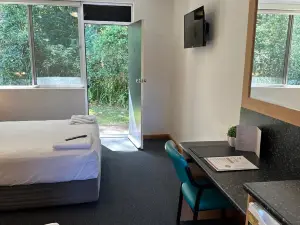 公牛與樹叢汽車旅館