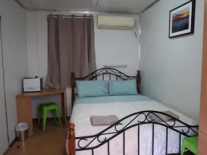 Mud Crab Motel