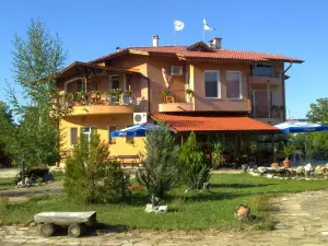 Sveti Georgi Family Hotel