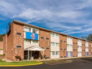 Motel 6 New Stanton, PA