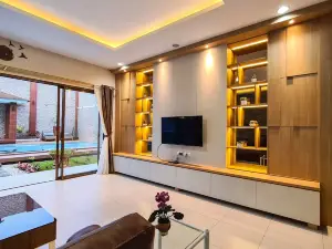 Kota Baru Parahyangan 27 House with Private Pool Near Ikea
