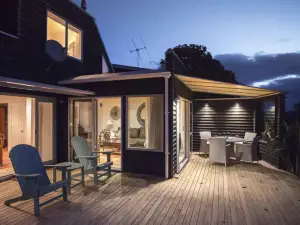 Chester Cottage Beachfront - Direct Ocean Access