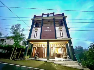 RedDoorz @ Hotel Huni Raya Bromo