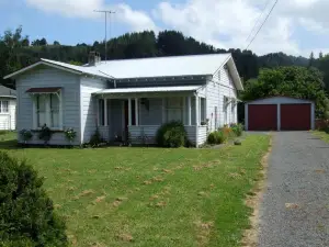 Riverlea Cottage - cosy, comfy, quiet, central
