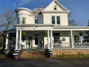 Enloe House Lodging & Events