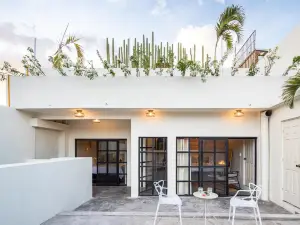 Casa Lumos - Minimalist Comfort Suites in Centro Historico