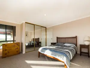 Moore Views - Stunning River Views