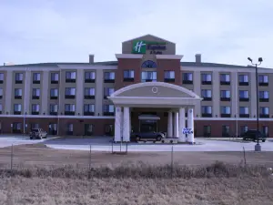 Holiday Inn Express & Suites PRATT by IHG