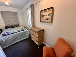 Alpine House with Stunning Mountain Views, 1 Bedroom, Sleeps 6, Near Road & Rail Loft & Bunks