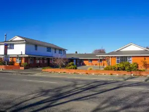 Colonial Motel