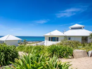 Saltwater - Absolute Oceanfront, Hot Tubs, Sauna, Fire Pits