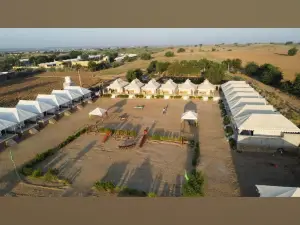 GJ02 Desert Resort