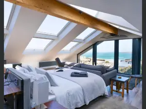 Uno - St Ives