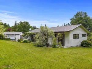 Rose Cottage - Lake Coleridge Holiday Home
