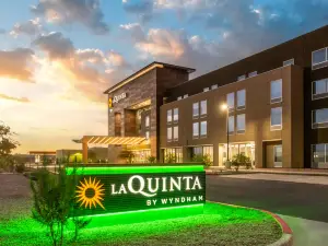 La Quinta Inn & Suites by Wyndham Phoenix West / Glendale