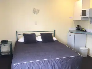 Bentons Motel