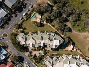Surfside Buddina Beachfront 3Bed Apt - Direct Beach Access