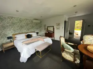 Rainy Hill Retreat - the Cottage