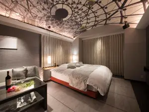 Hotel Fine - into the Premlum -