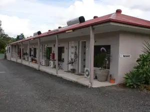 カルーア リバーサイド モーテル