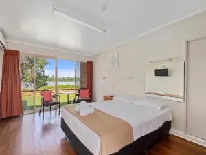 Crown Hotel Motel