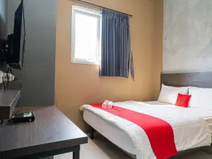 RedDoorz Near Wisata Paribendo Lawang