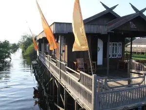 Arut Riverside Guesthouse